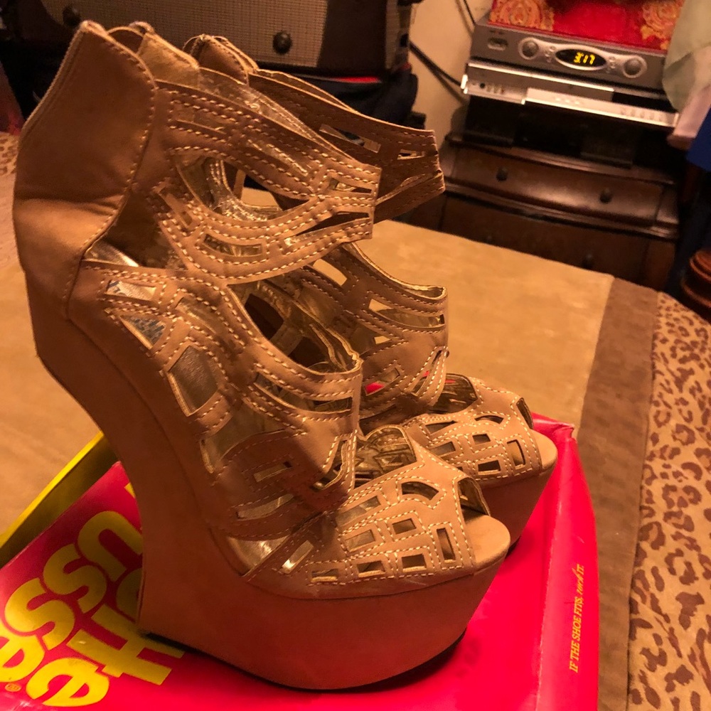 Wedge sandals
